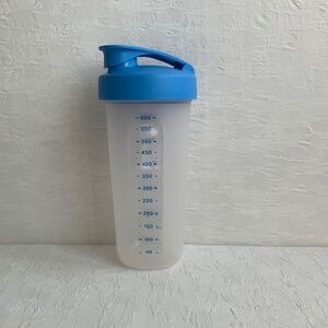 Tupperware Quick Shake Container